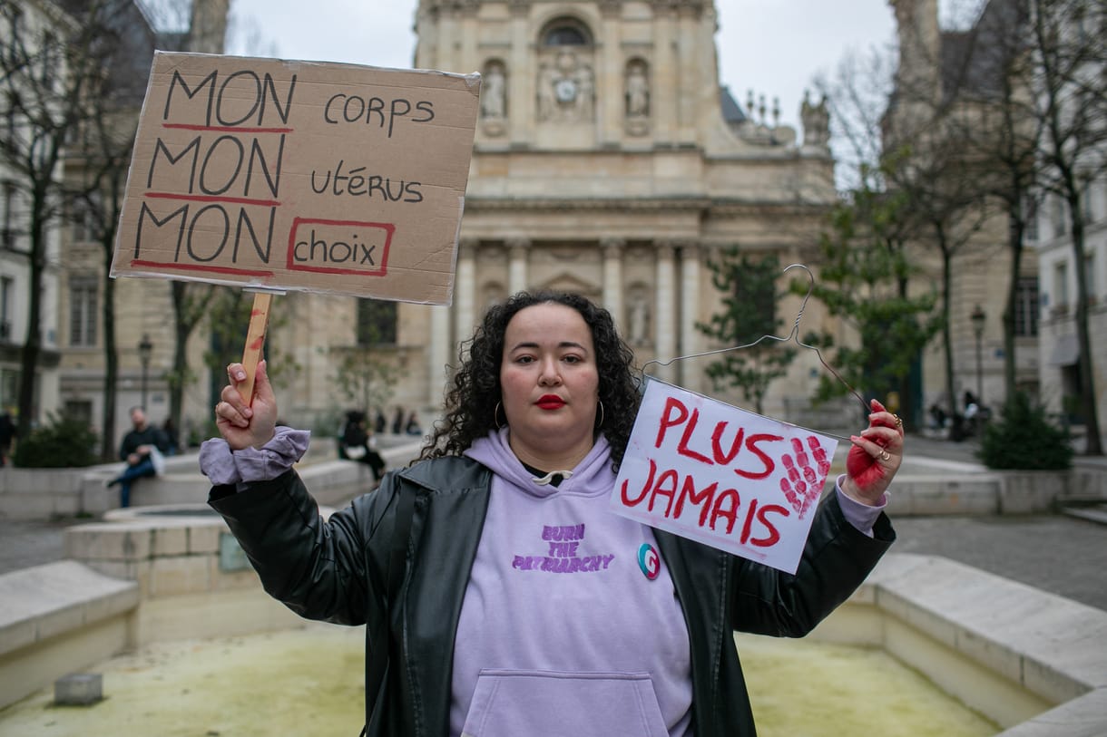 Az abortuszhoz való jog alkotmányba foglalását elfogadta a francia szenátus is
