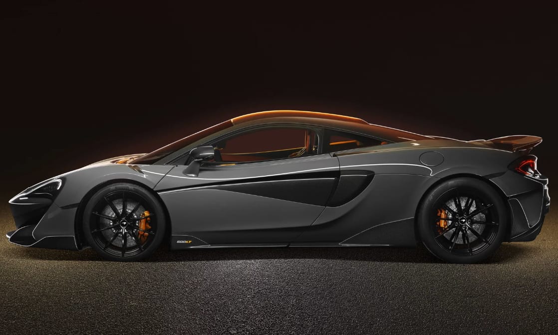 Felfelé ordító kipufogóval érkezett a legújabb utcai McLaren sportkocsi