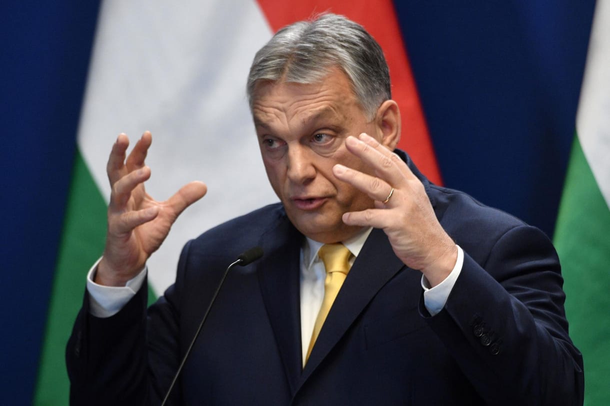 Gergely Márton: Fidel Castro felvette legszebb Orbán-öltönyét, és eligazítást tartott a világnak