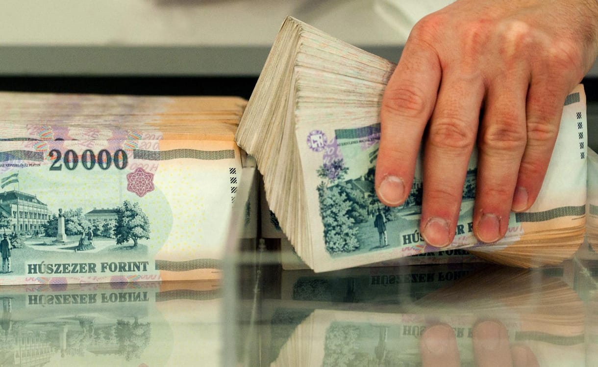 A külföldi bankokat csak a remény és hit tartja Magyarországon