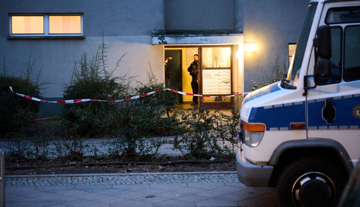 Évtizedek óta szökésben lévő szélsőbalos terroristát fogtak el Németországban