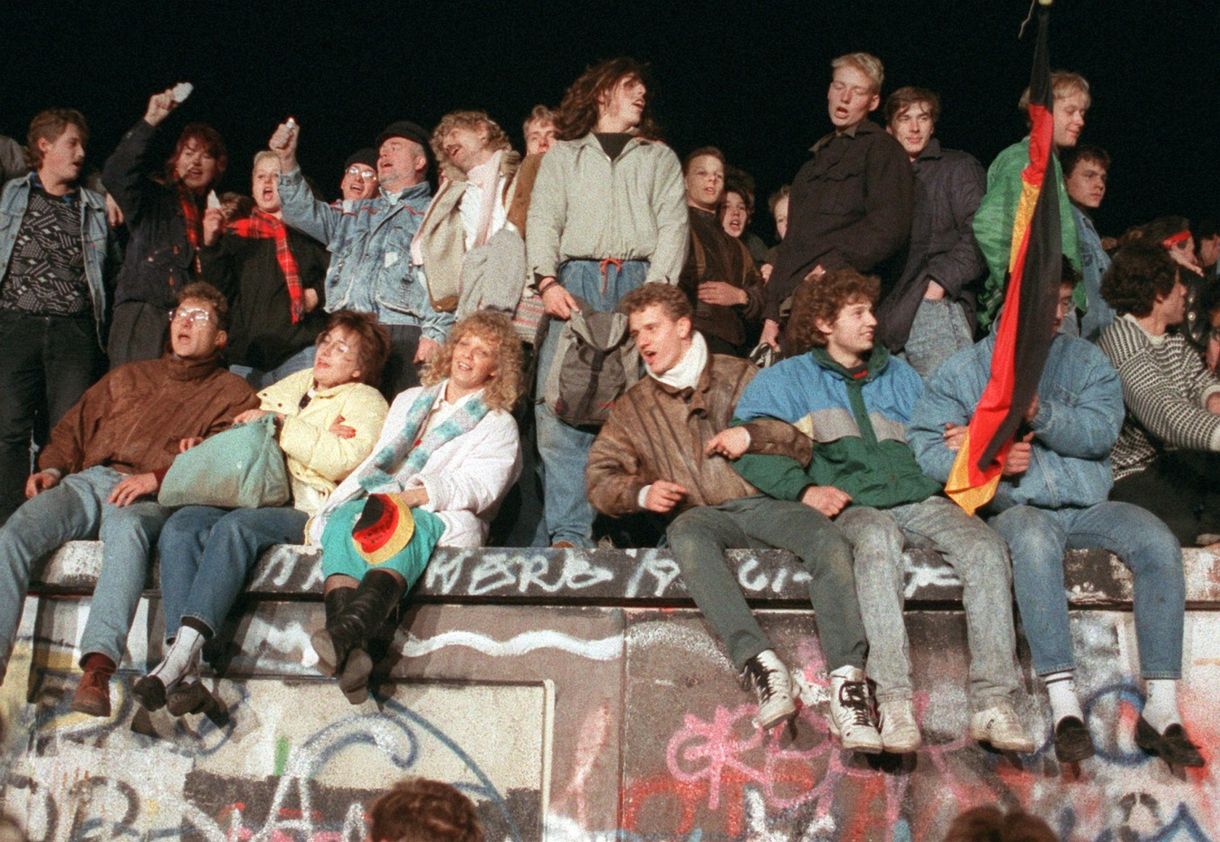 A berlini fal 30 évvel ezelőtti ledőlése megadta a kegyelemdöfést az addigi világrendnek