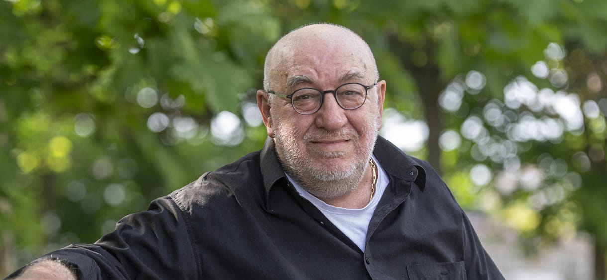 Szegedi Dezső, a legidősebb frissdiplomás: Félelmetes pénzek mennek el arra, hogyan gyűlölje egyik magyar a másikat