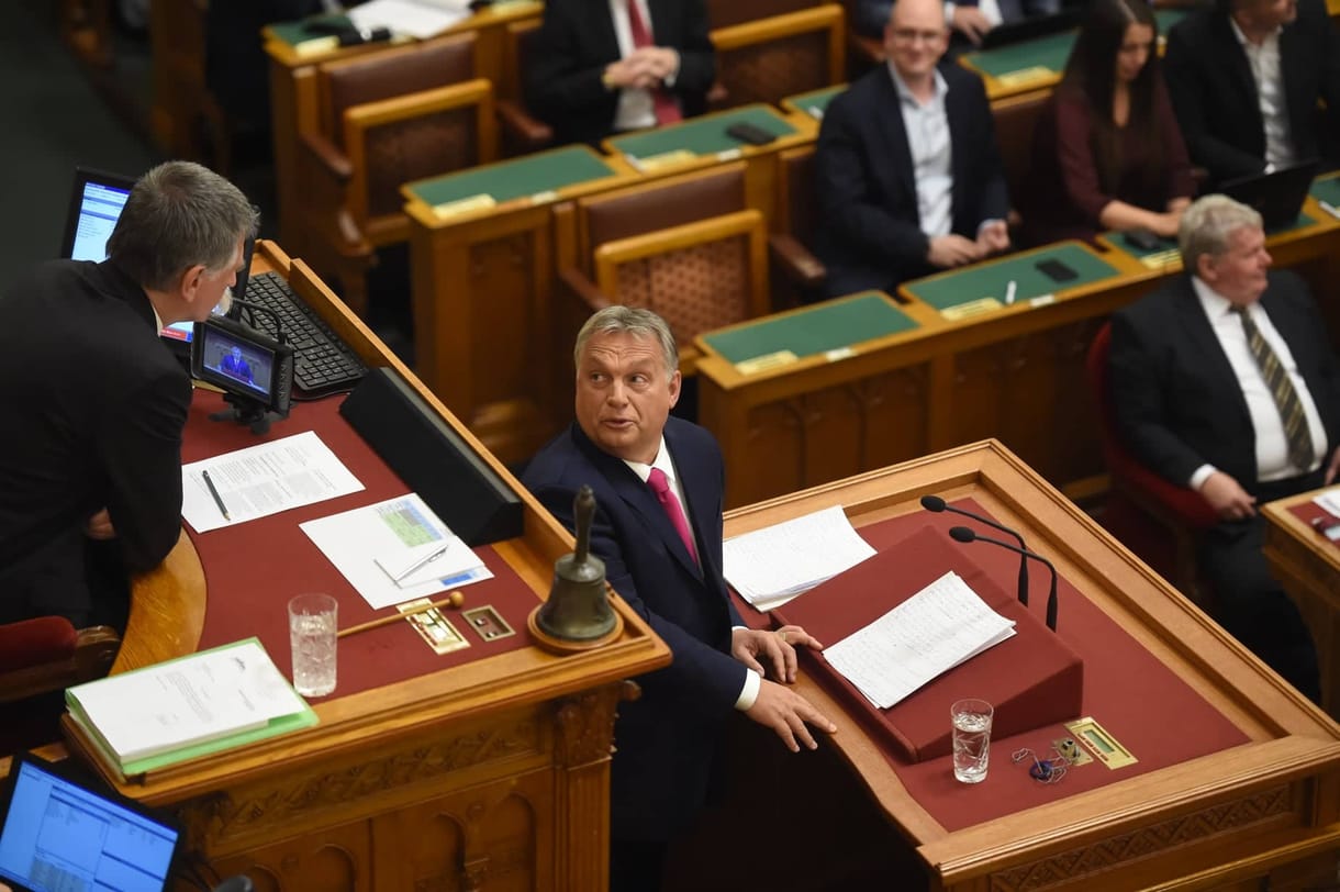 Botránnyal kezdődött az ülésszak a Parlamentben: Orbán, Hadházy és Gyurcsány a főszerepekben