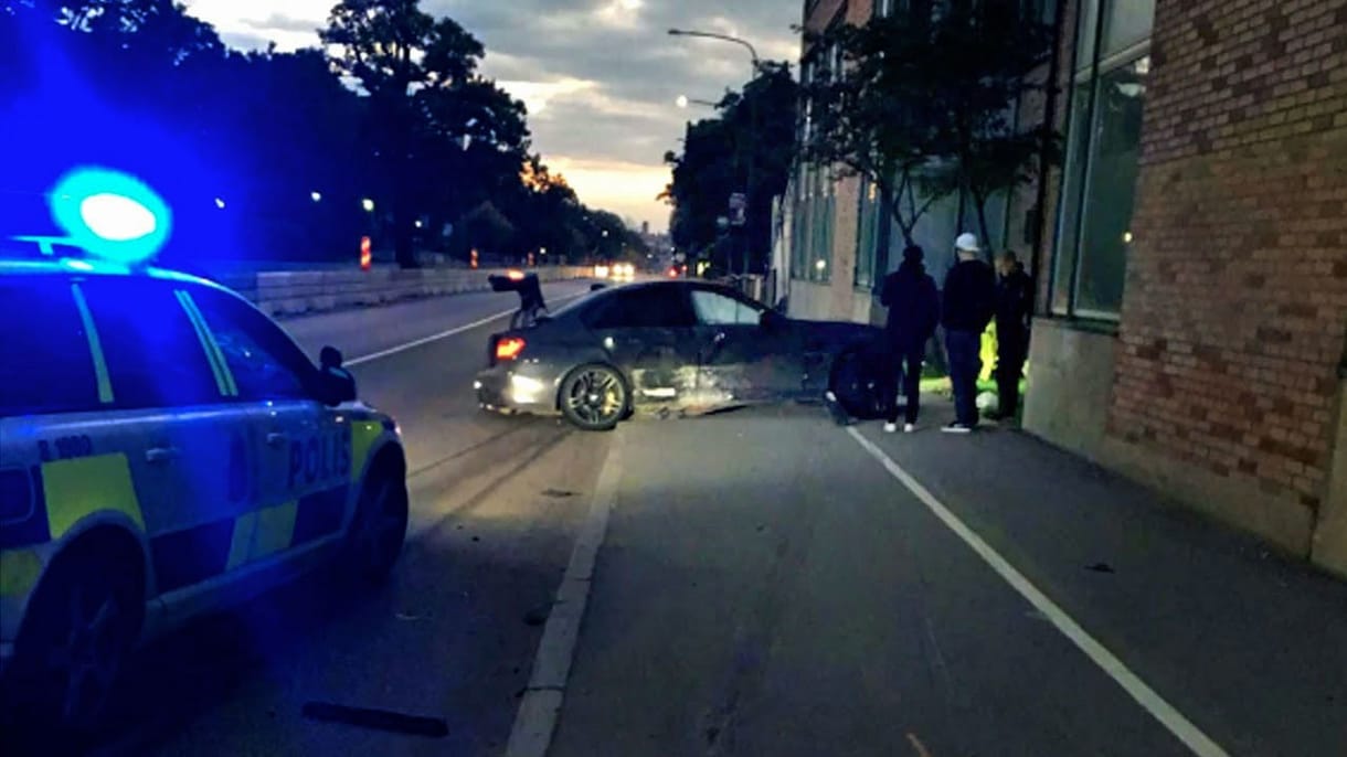 Csattanásig vette éjszakai ámokfutását BMW M3-asával egy stockholmi autós