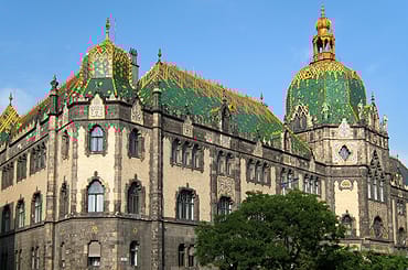 Eltávolítják az Iparművészeti Múzeum tornyát