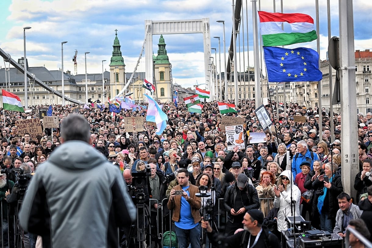 Hadházyék a jövő héten az Erzsébet híd után a Várba vonulnak