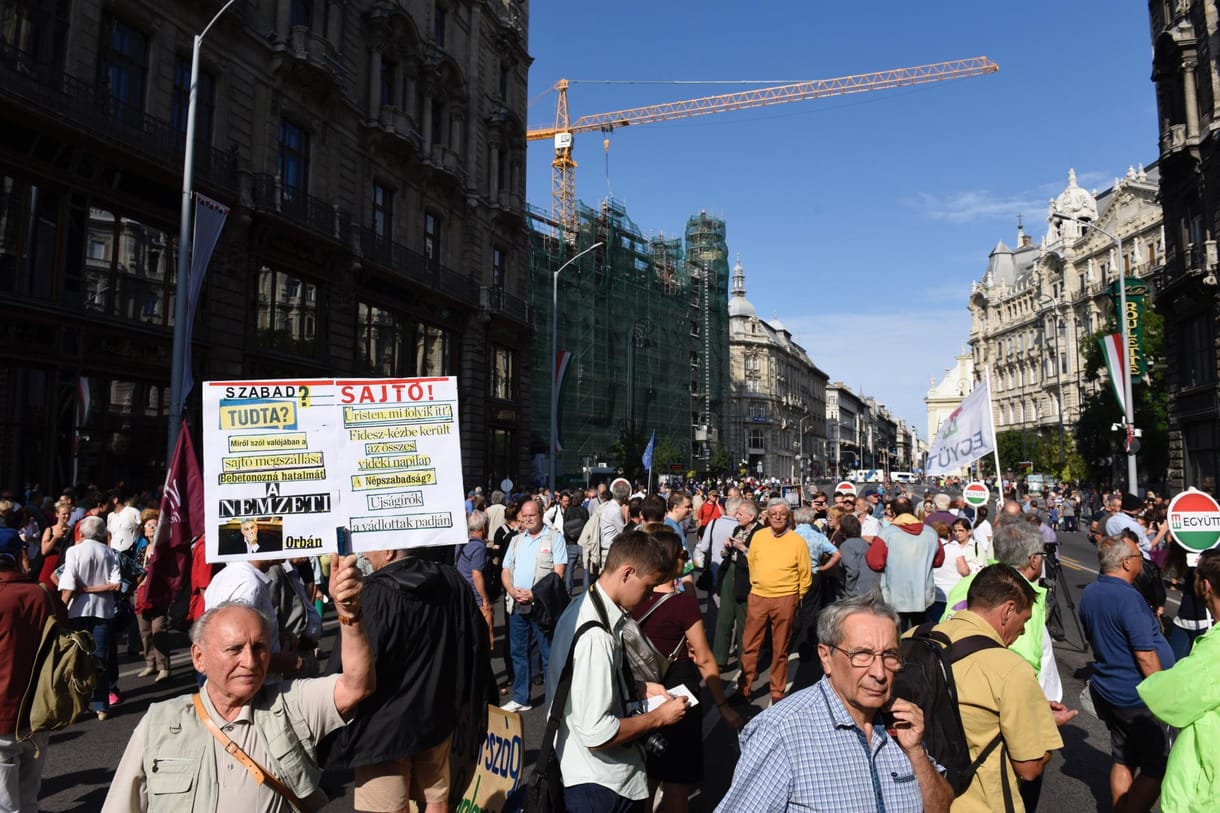Berúgták a tüntimotort Karácsonyék