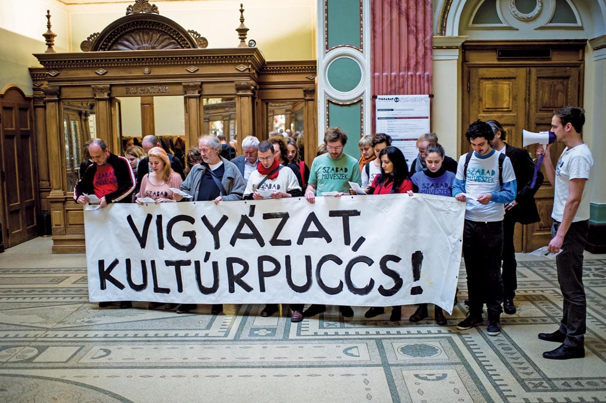 Totális kormányzati támadás a kultúrharcban
