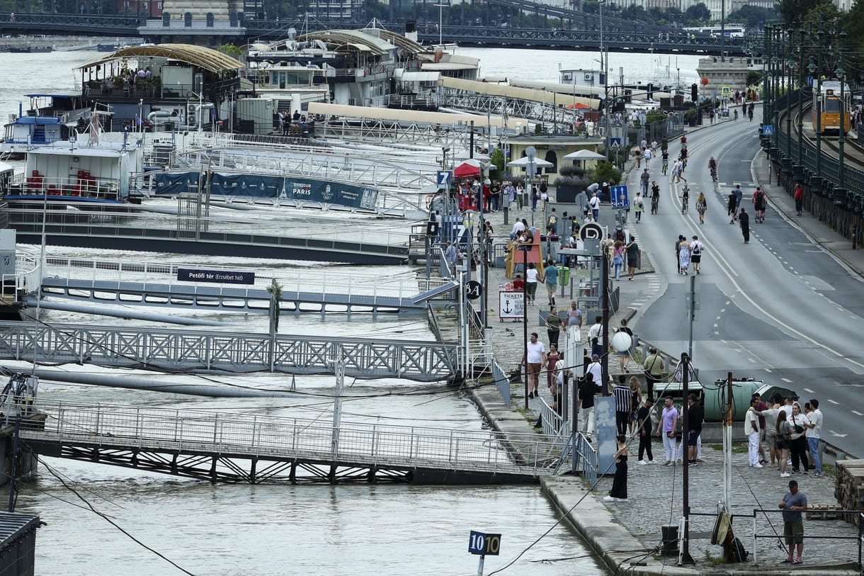 Most tetőzik a Duna Budapestnél, 800 kilométeren van árvízvédelmi készültség
