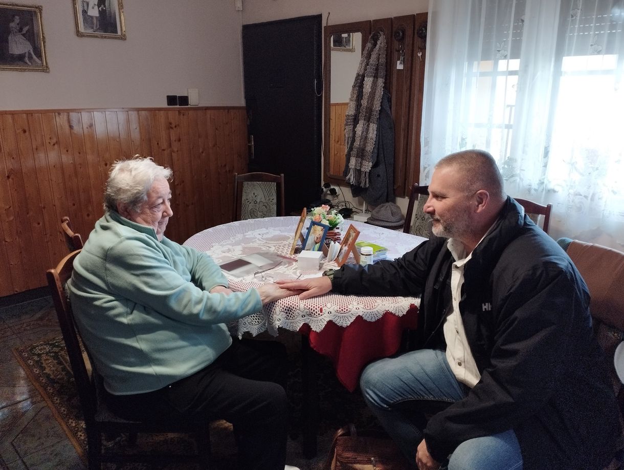 Egymilliót utalt át unokázós csalóknak az idős nő, rendőrök szerezték vissza