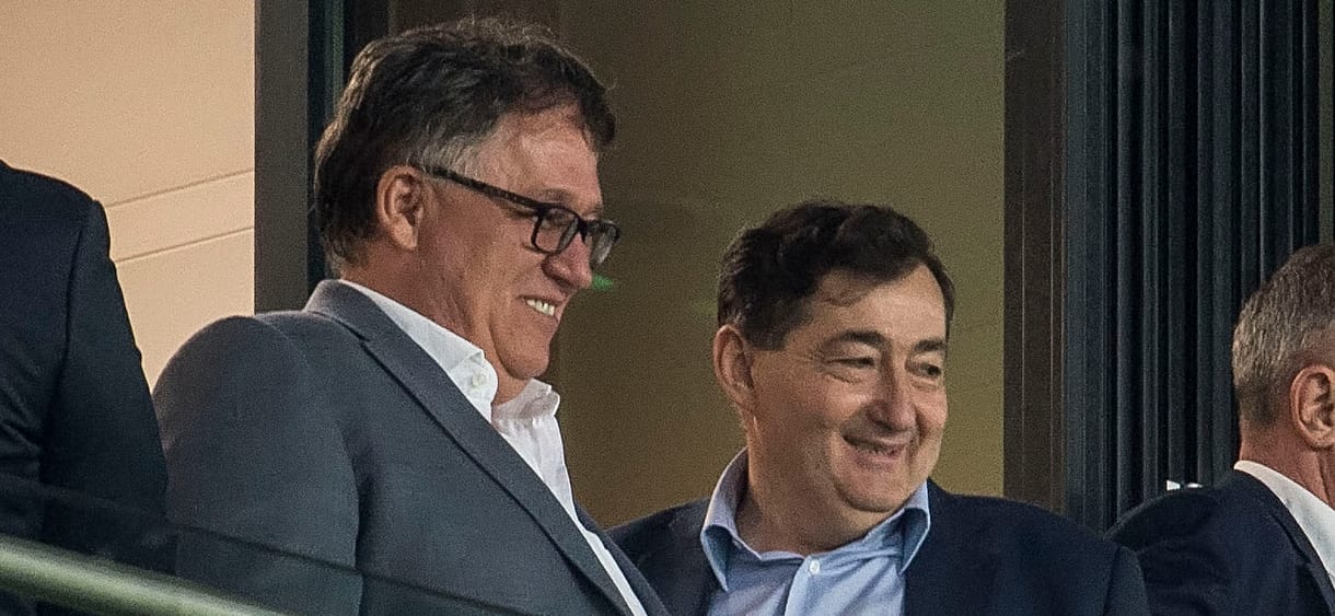 A kereskedelemben terjeszkedne a Szijjártót jachtoztató milliárdos 