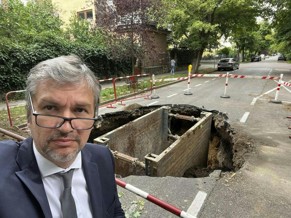 Hadházy ismét a Momentumot támogatja a választásokon