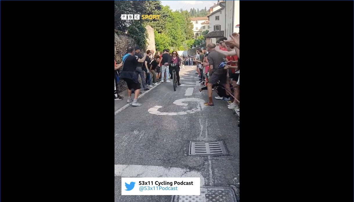 Véletlenül becsatlakozott egy idős nő a Giro d'Italiába, úgy szurkoltak neki, mint a legnagyobb sztároknak