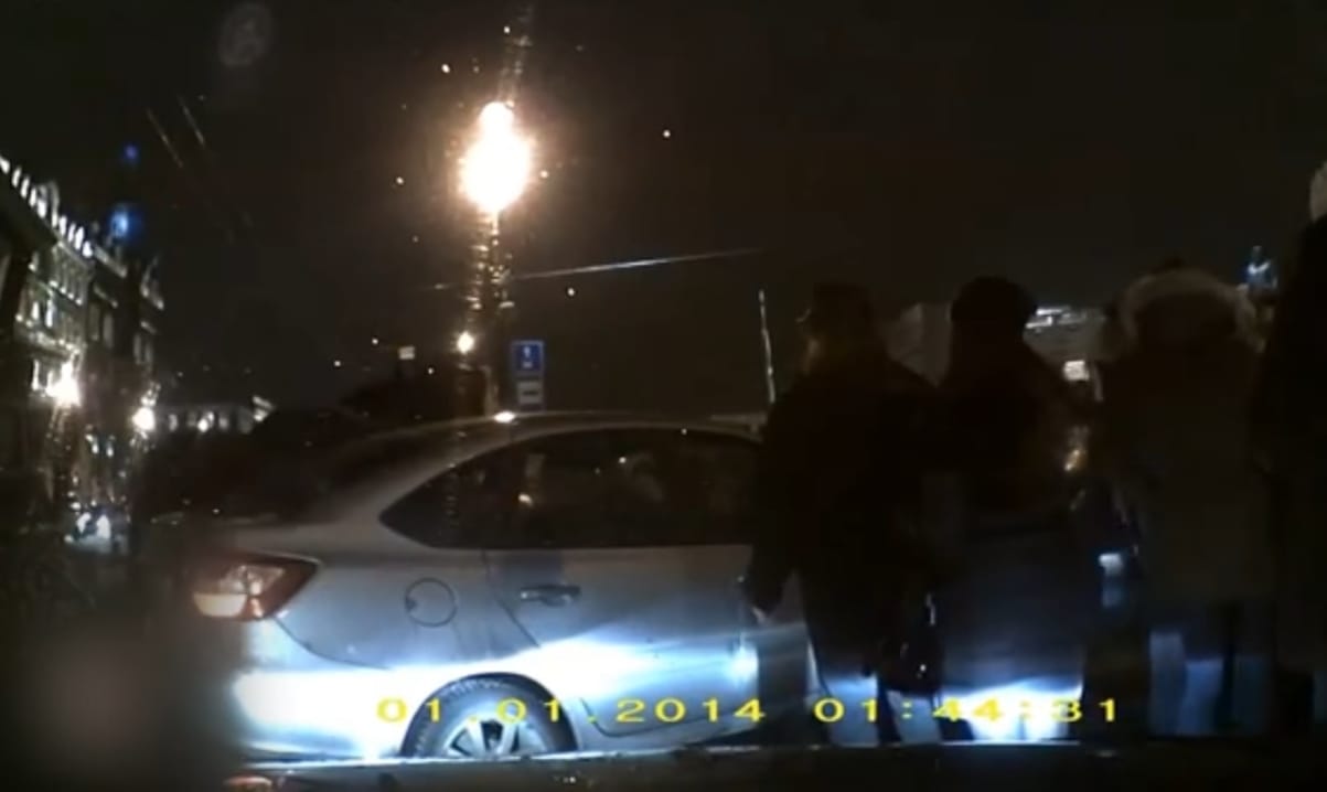 Ilyen balesetet is ritkán látni az orosz utakon – videó