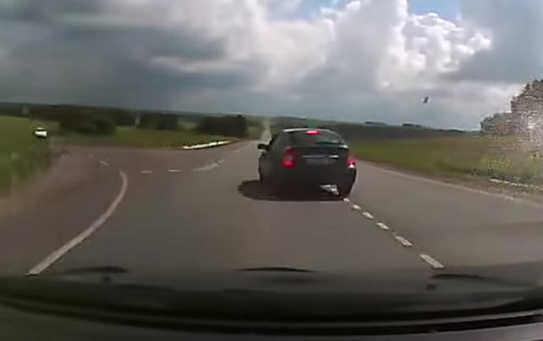 Sok sérült, lezárták a 4-es főutat