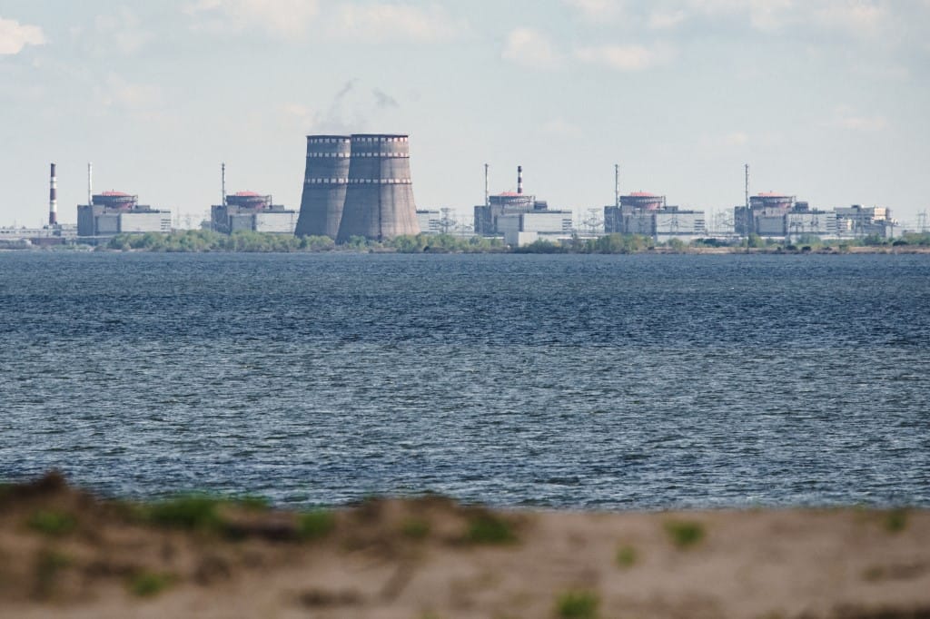 Rakéta egy ukrán atomerőmű fölött, a Nemzetközi Atomenergia-ügynökség vizsgálódik