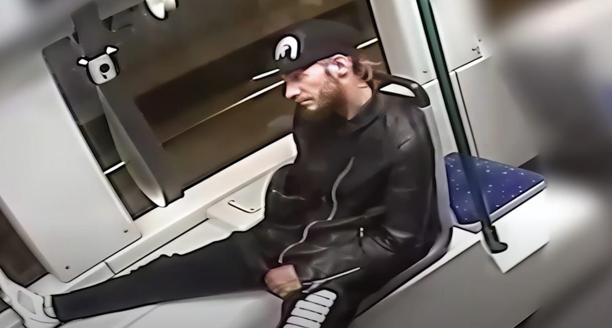 Videó alapján keres a rendőrség egy férfit, aki társával kirabolt két fiatalt a 6-os villamoson