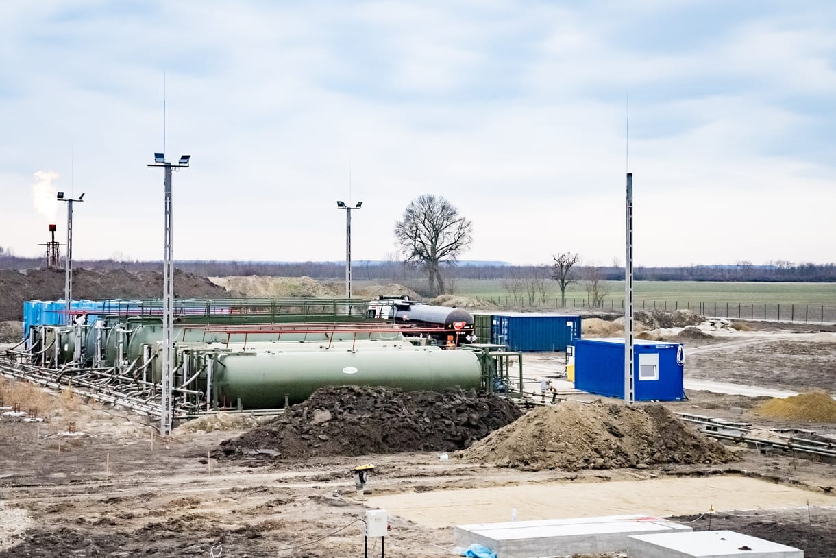 Becsapnák az ajtót a Greenpeace előtt a sarkadi gázmezőn, de beteszik a sarkukat a résbe