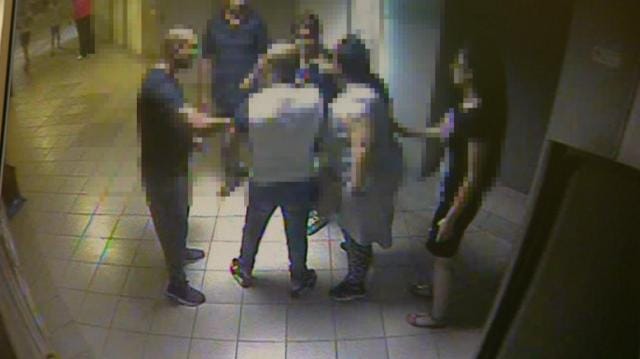 Felfüggesztettet kaptak az ököllel megütött pesterzsébeti tanítónő támadói