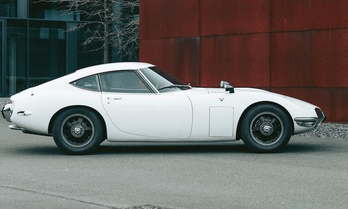 Az első japán szupersportautó: új gazdára vár egy 56 éves Toyota 2000GT
