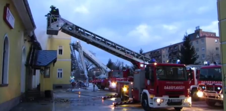 Van, hogy be sem indulnak a tűzoltóautók egy volt soproni tűzoltó szerint