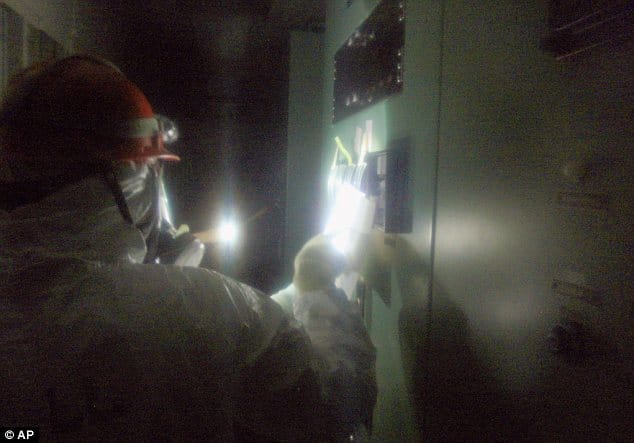 Az első fotók a japán atomerőműben dolgozókról