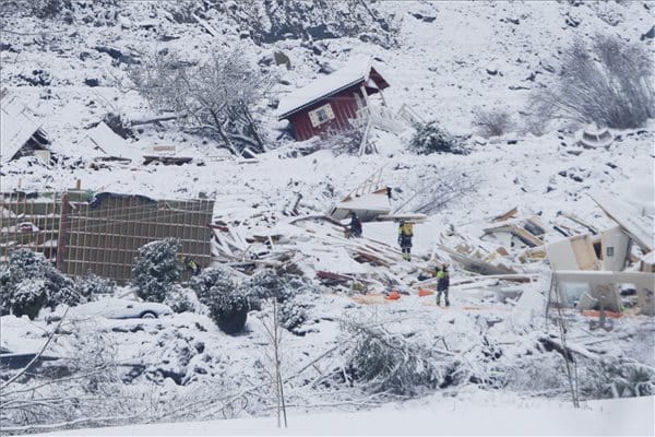 Már négy halálos áldozata van a szerdai norvégiai földcsuszamlásnak