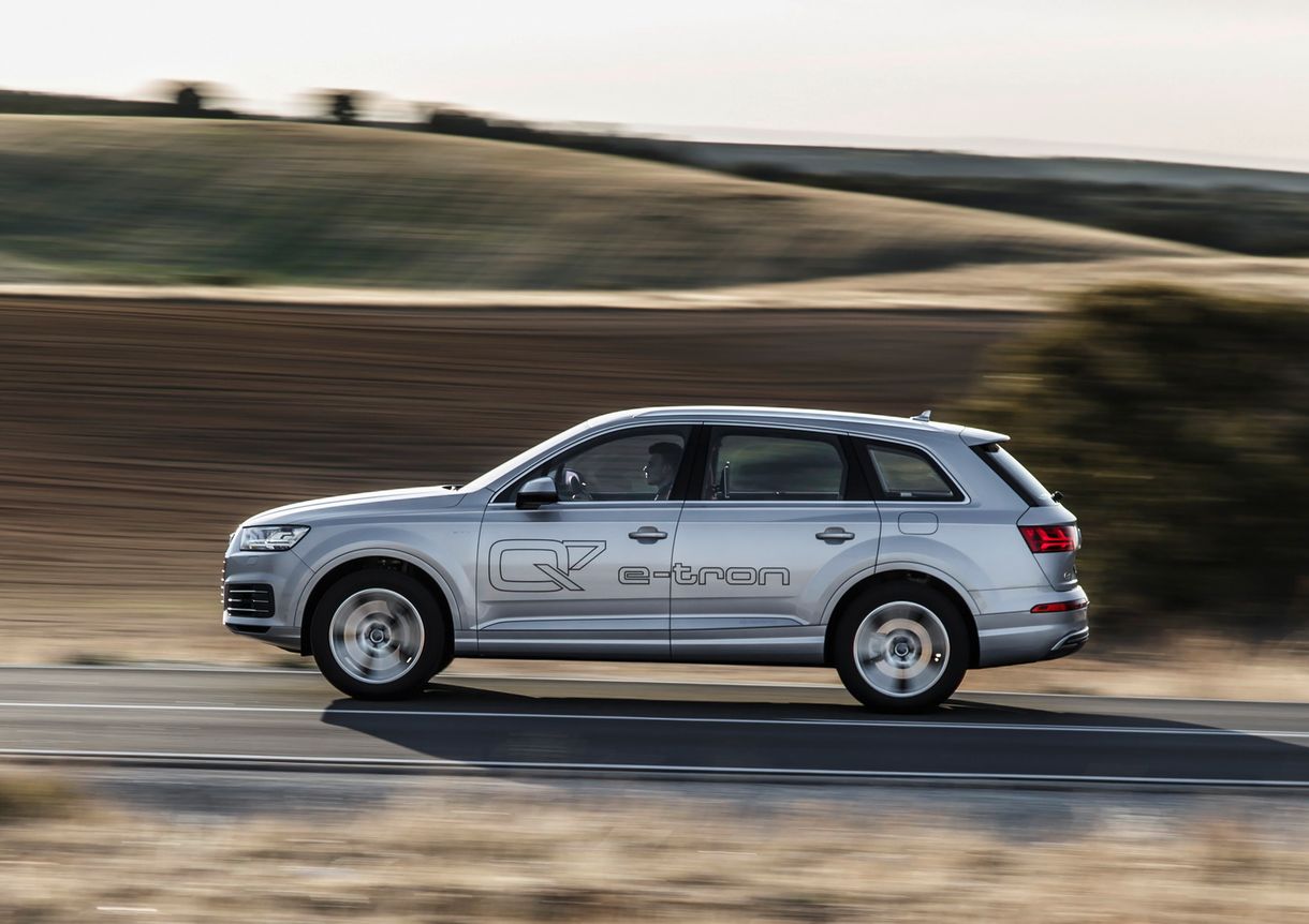 Kétliteres fogyasztást ígér az Audi Q7-es konnenktroros változata 