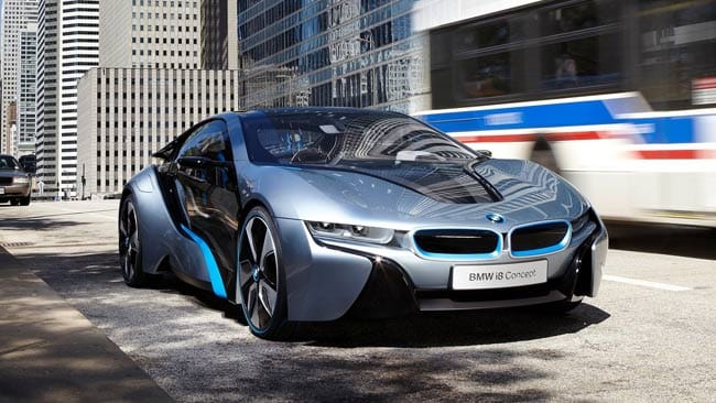 Ez már a jövő: egy elektromos BMW-t üldöznek 232-vel!
