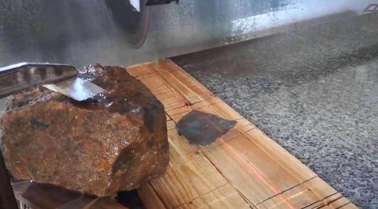 Egy több mint 30 kilós meteoritot találtak egy németországi kertben