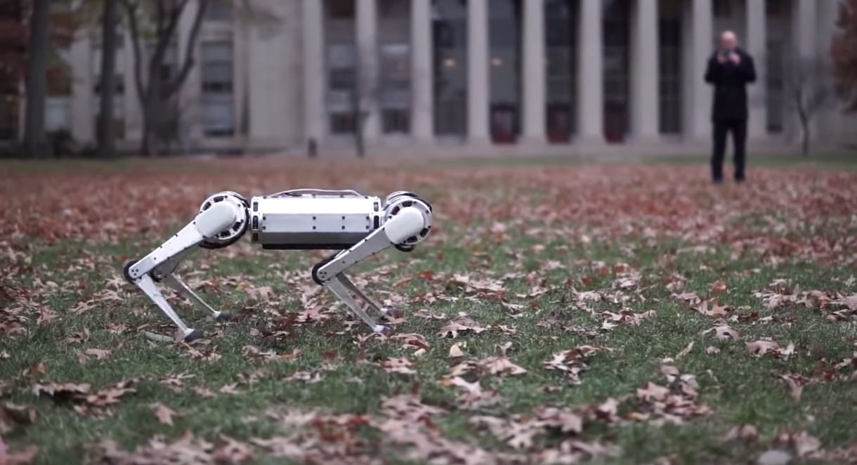 Videó: lenyűgöző, hogyan hátraszaltózik az MIT új robotja