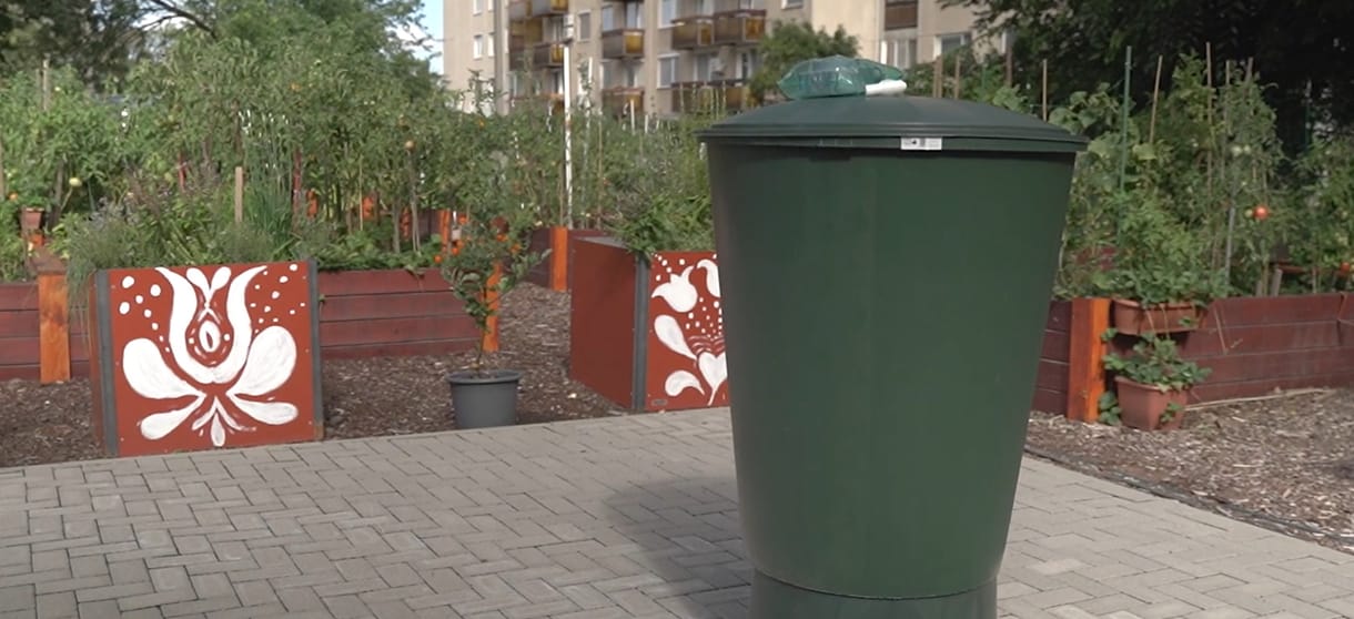 Ajándékot osztogat az akkugyár Debrecenben, hogy a lakók jobban spórolhassanak a vízzel