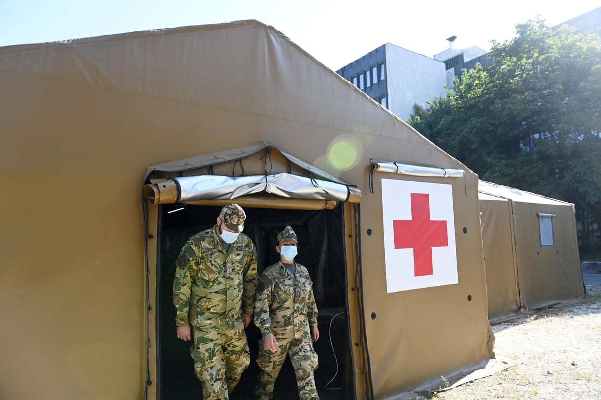 Benkő: hétfőtől 93 kórházban lesznek ott a katonák