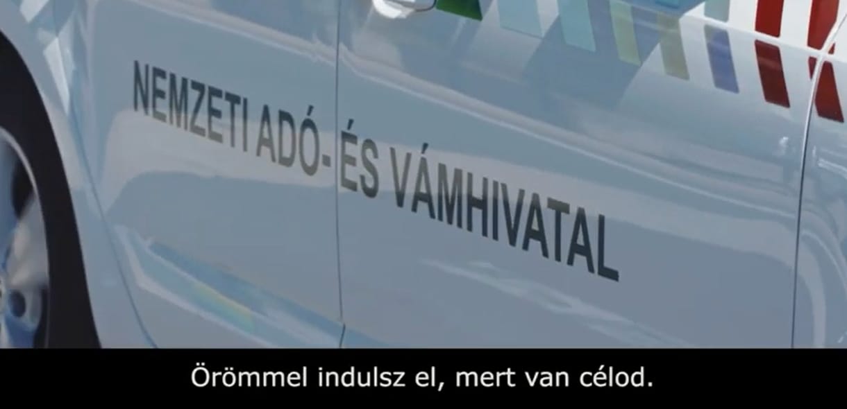A NAV új kisfilmje szerint a világ egyik legjobb állása pénzügyőrnek lenni