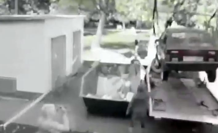 Így kell elegánsan, de keményen megleckéztetni egy tilosban parkoló autóst – videó