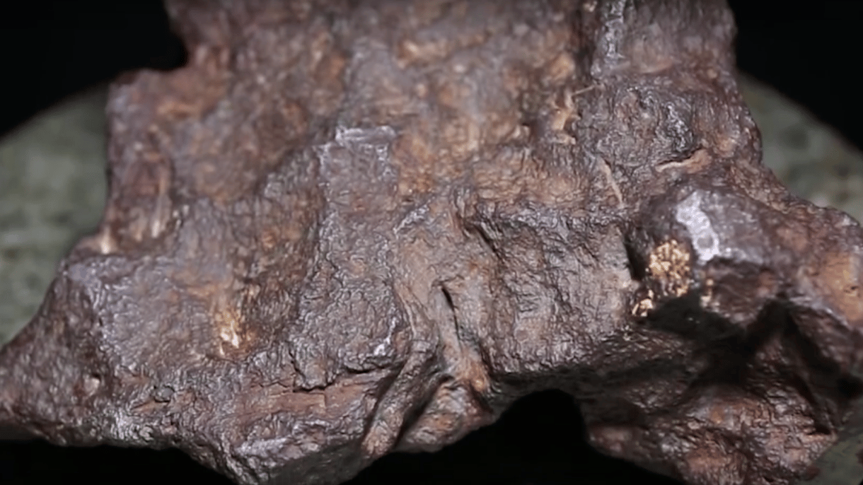 Ajtótámasznak használták a 10 kg-os követ – kiderült, egy 28 milliót érő meteoritot őrizgetnek