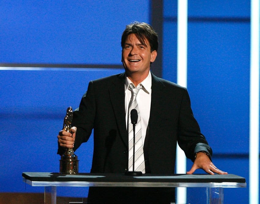 Robbant Charlie Sheen szexbombája és sokakat beteríthet