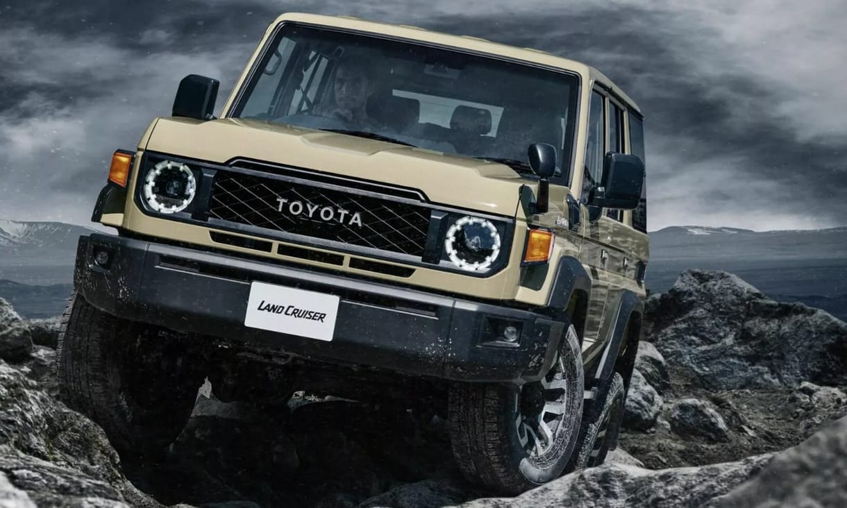 V8-as dízelmotor és kéziváltó a Toyota régimódi újdonságában