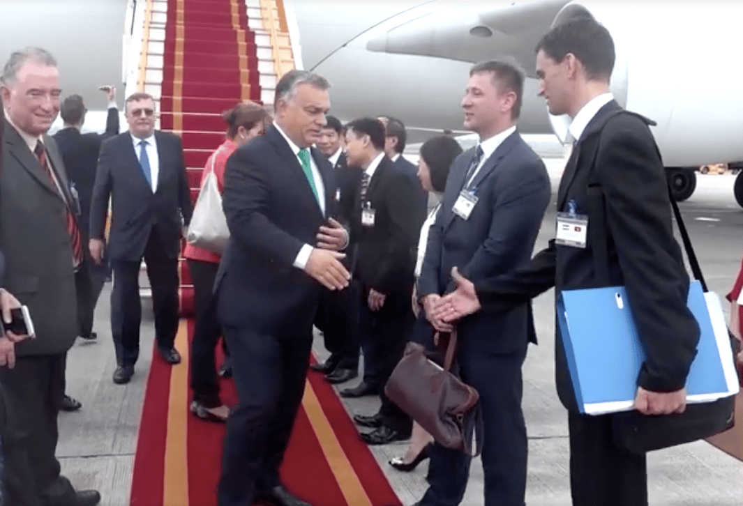 Orbán bejelentkezett Vietnamból
