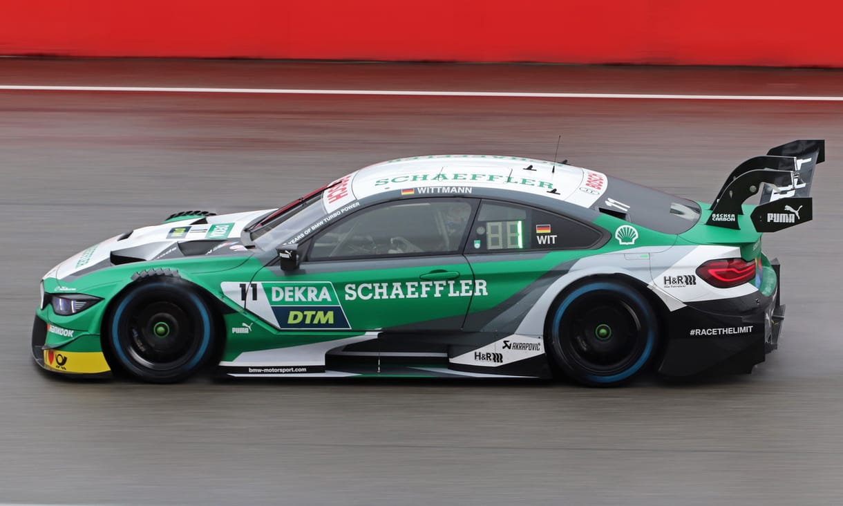 Az utolsó magyar király dédunokájával startolt el a DTM - fotógaléria az immár 640 lóerős sorozatról