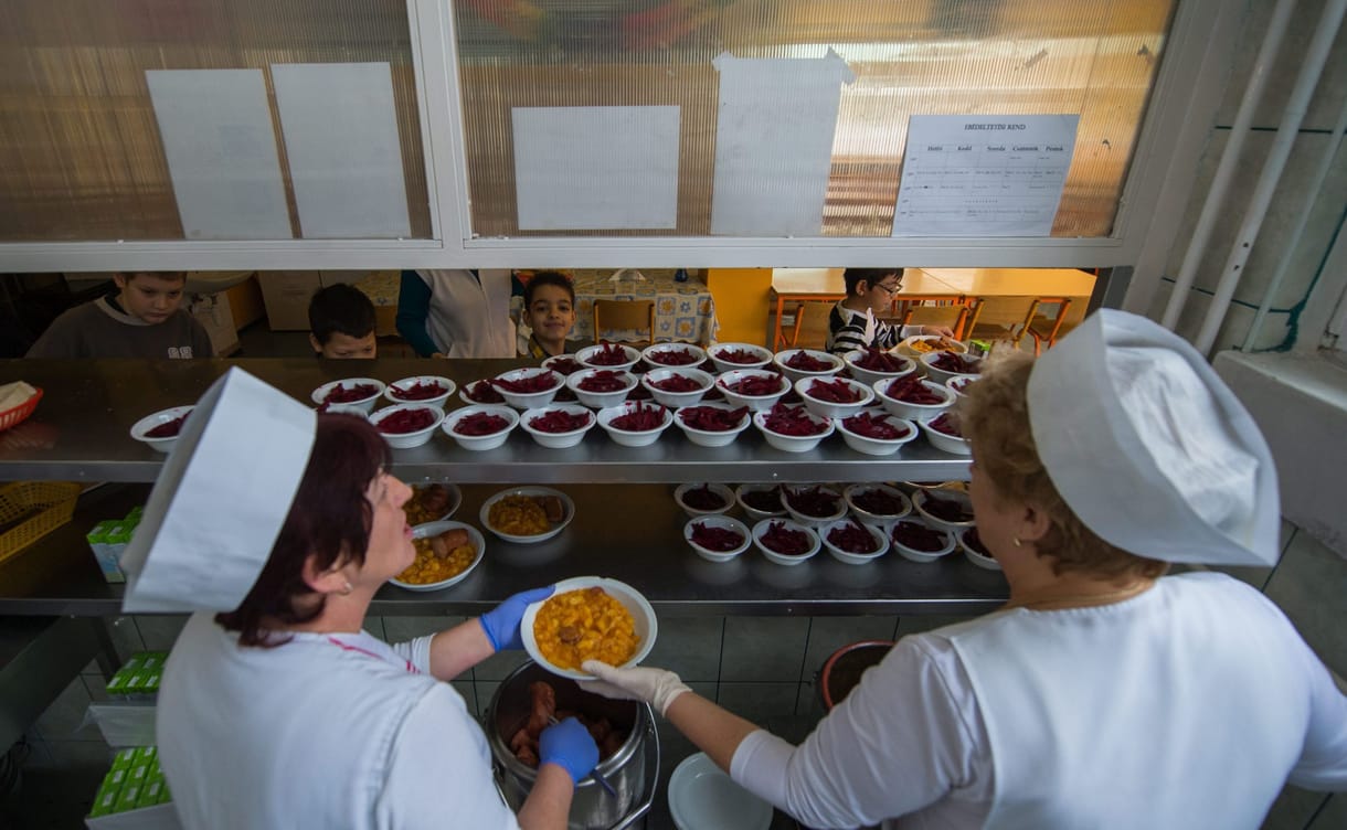 Ha minden kedvezőtlen tendenciát figyelembe kellene venni, 50 ezer forintba is kerülhetne egy gyerek havi közétkeztetése