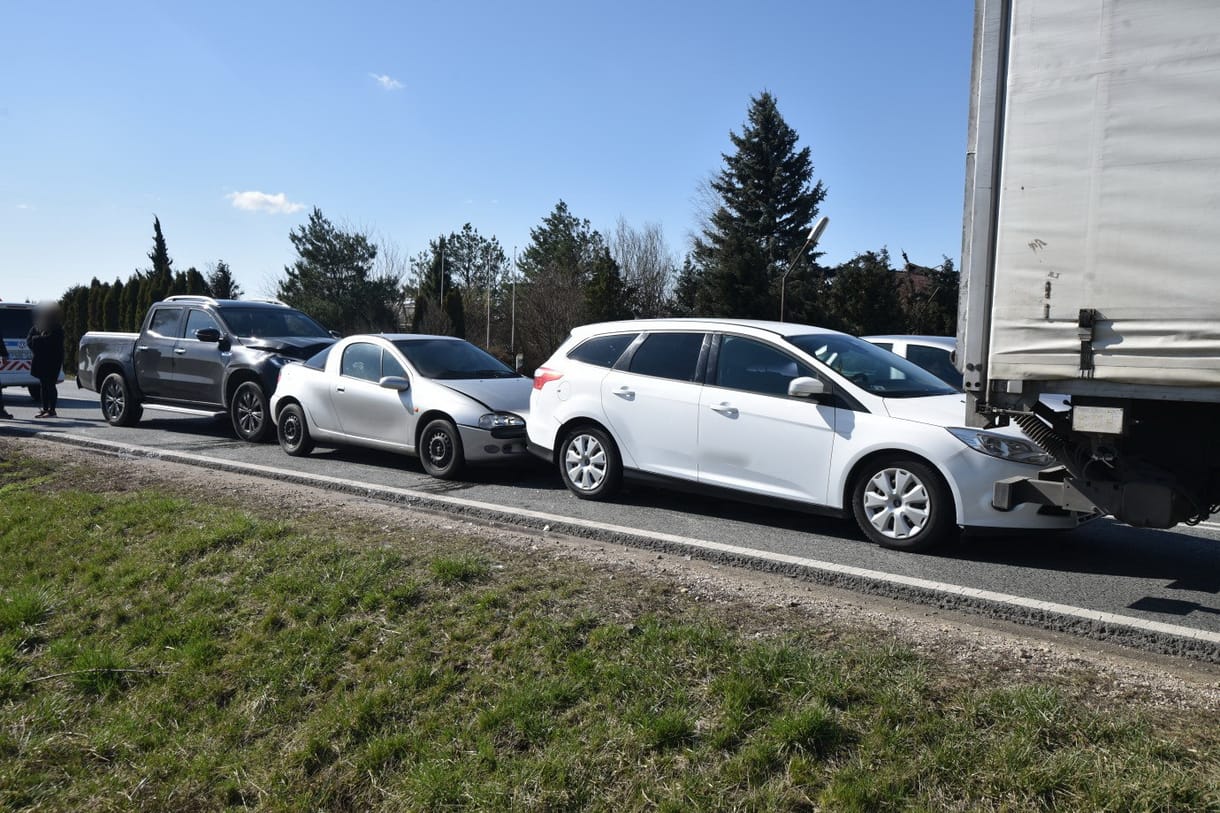 Hat autó csúszott egymásba a 84-es úton