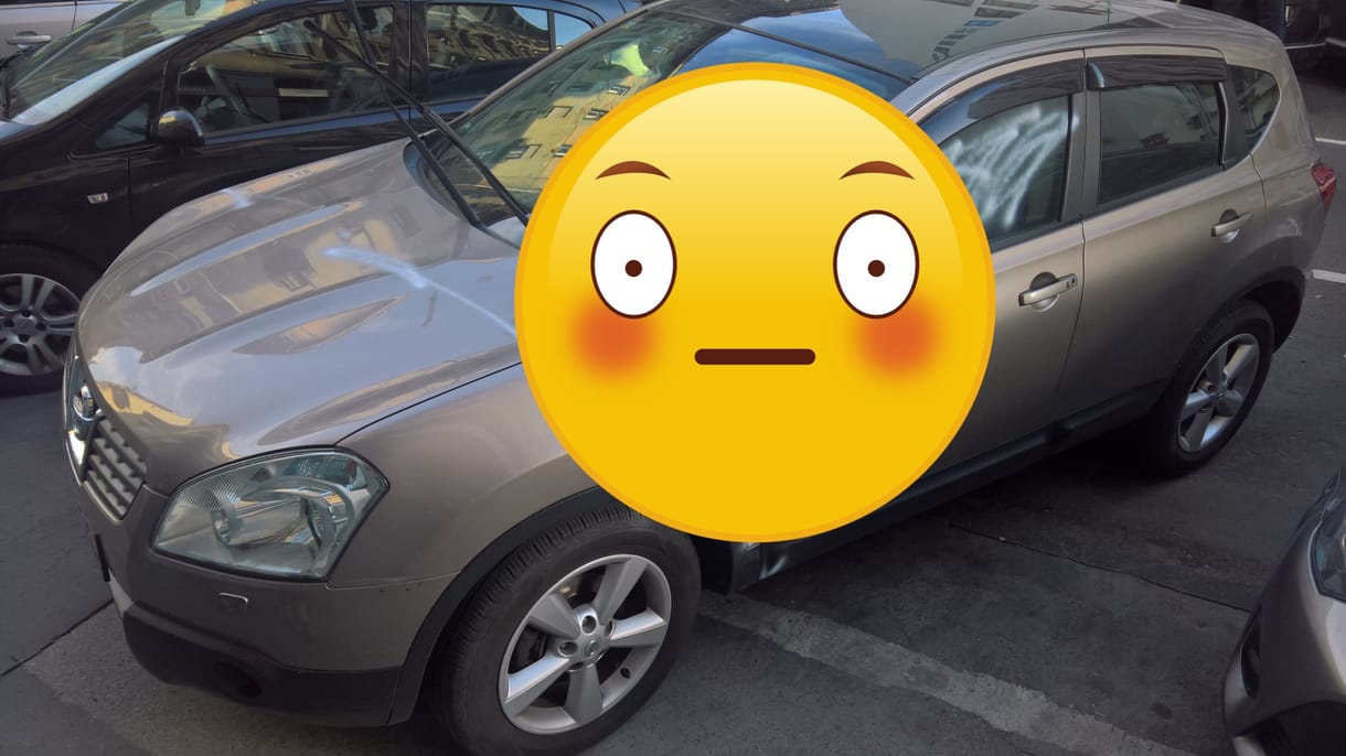 Keményen megleckéztettek egy járdára parkoló autót Budapesten
