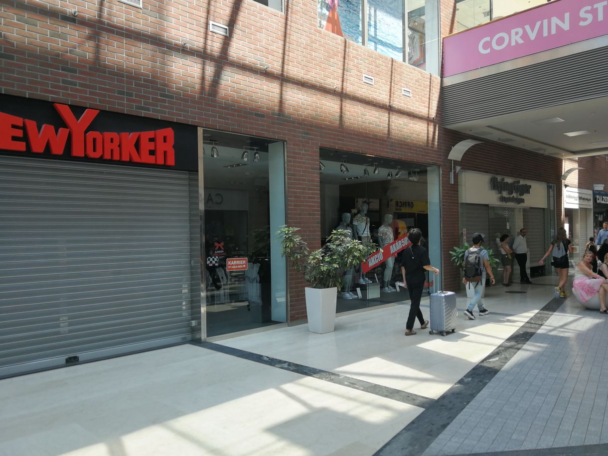 Áramszünet miatt zárva van a Corvin Plaza