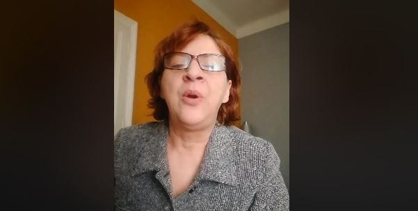 „Érettségiző diákoknak javallott a limuzin bérlése” – paródia a törzsi tájékoztatókról