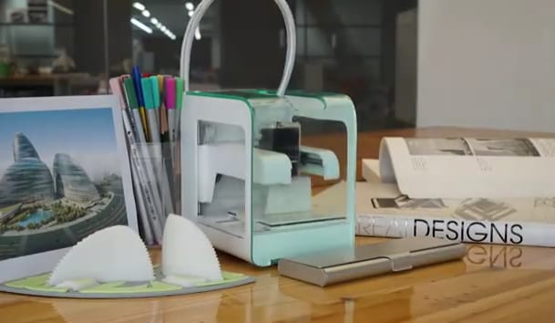 Végre bárki íróasztalán ott lehet a kicsi, olcsó 3D nyomtató