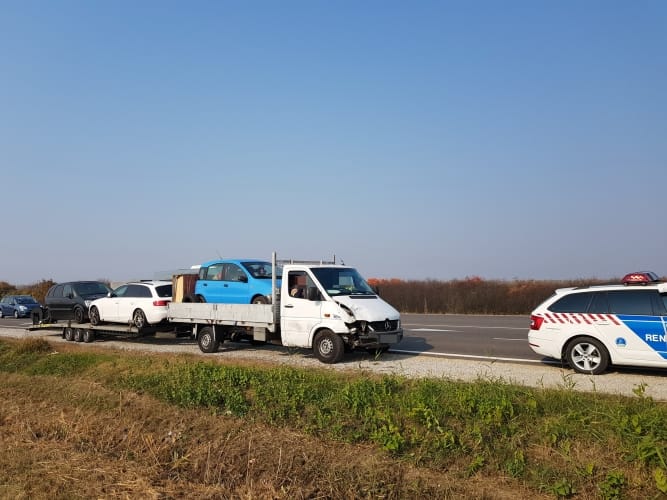 Túlpakolt trélert fogtak a rendőrök Szolnoknál