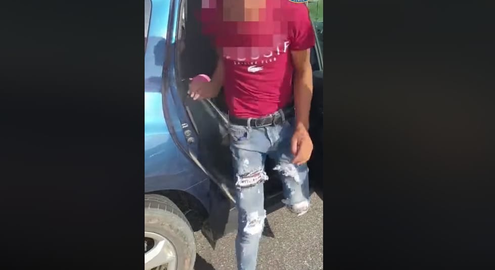 Mennyi embert tud elvinni egy Dacia Duster? Tizenkettőt biztosan, bár szabálytalanul – videó