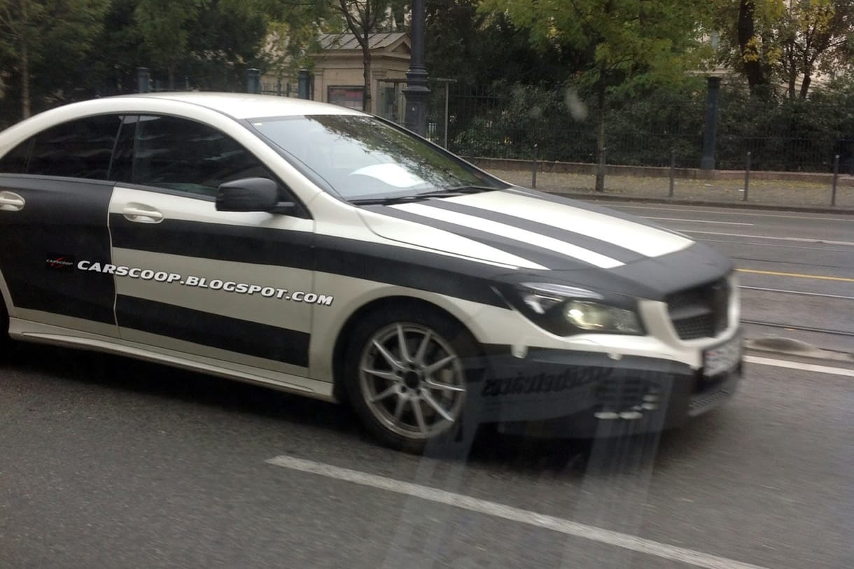 Álcázott Merci a budapesti forgalomban - fotó